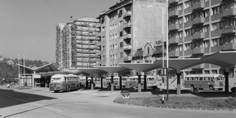 A buszpályaudvar megnyitása után (Fotó: Fortepan.hu)