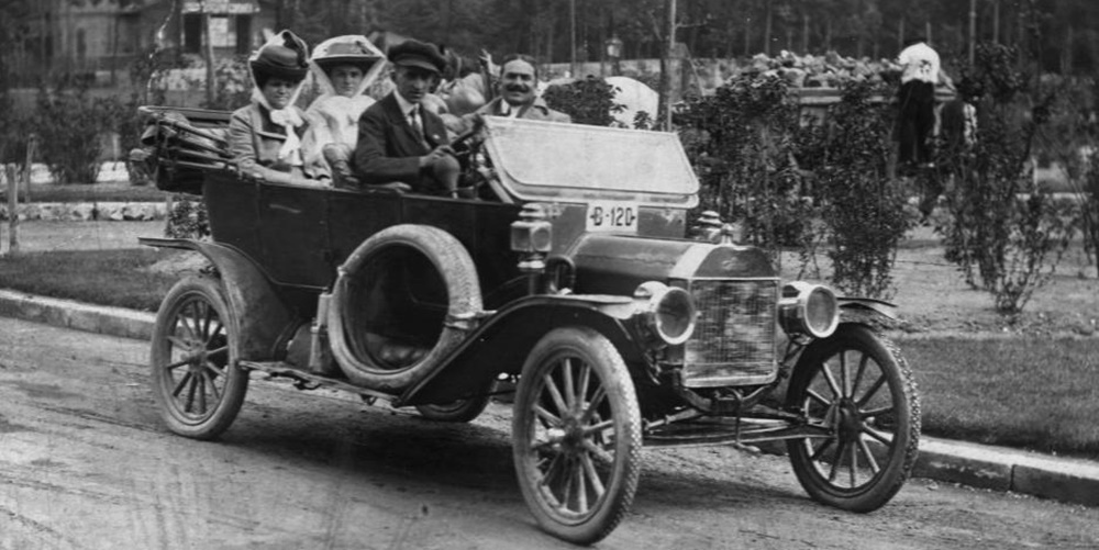 Egy, már megrendszabályozott autó 1915-ben