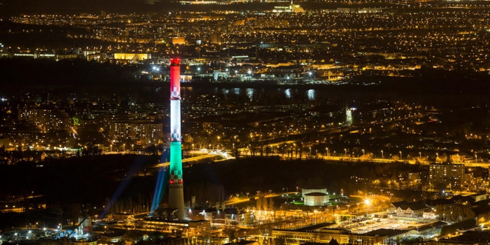 Nemzeti színekbe öltözött az óbudai óriáskémény