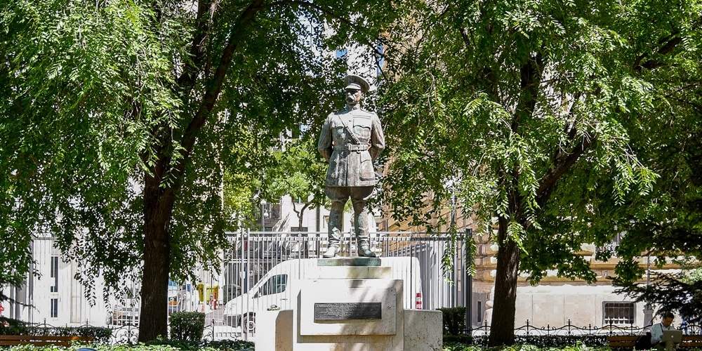 Egy amerikai tábornok pesti szobrának kálváriája