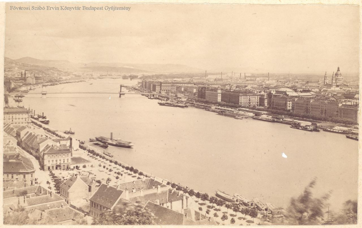 Budapesti napló: Épül a város