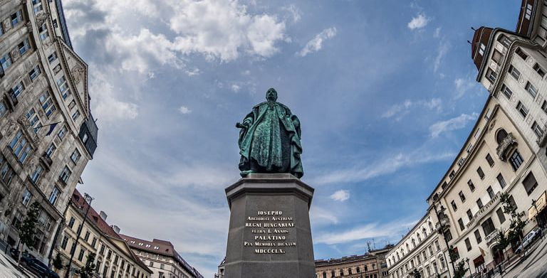 A városszépítő nádor – Klasszicista paloták és házsorok épültek a korábban falusias Pesten