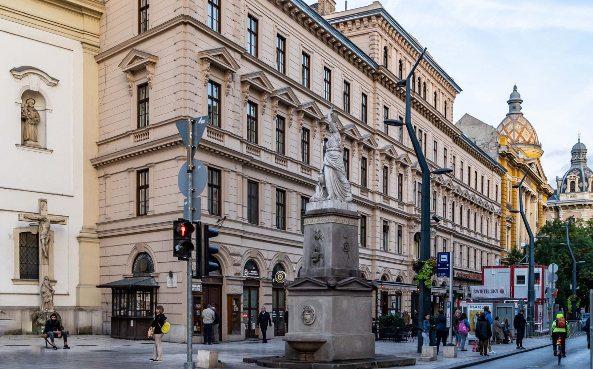 Ahol a szakralitás és a világi élet találkozott – 145 évvel ezelőtt kezdték el építeni a ferencesek bazárját