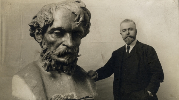 Throughout the city, you can admire the statues of György Zala, who died 85 years ago