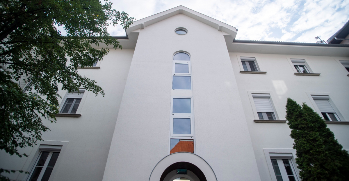 Renovated building wing of Mazsihisz Charity Hospital handed over