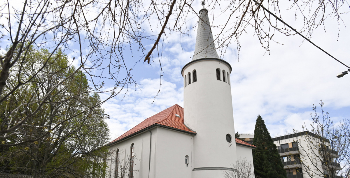 Átadták a felújított angyalföldi református templomot