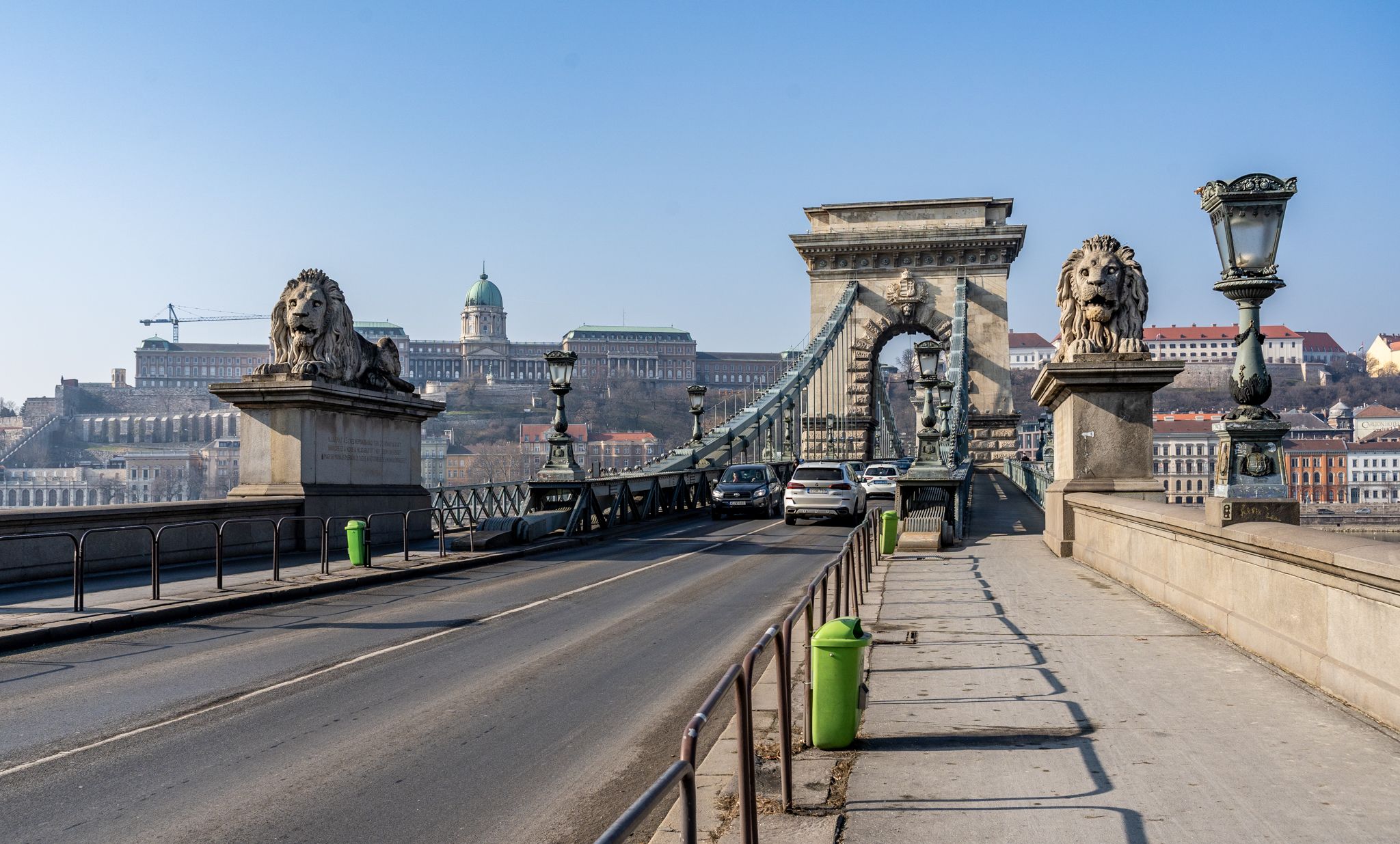 Pavements closed Renovation of Chain Bridge begins