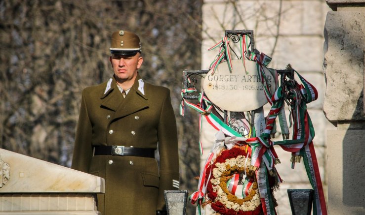 Görgei Artúrra emlékeztek a Fiumei úti sírkertben (Fotó: Nemzeti Örökség Intézete) 418159073_782444487257937_2660649004333358815_n (1).jpg