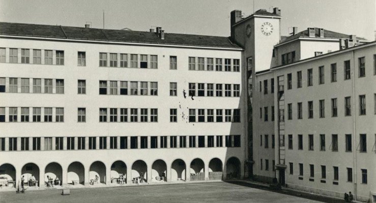 A Lónyay Utcai Református Gimnázium új épülete 1943-ban (Fotó: FSZEK Budapest Gyűjtemény) aea39e6e-077a-40d2-8828-60f4dd64a767 (1).jpg