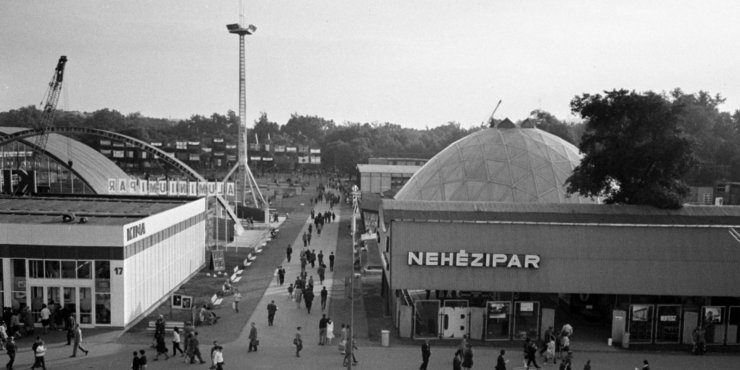 A BNV a Városigetben (Fotó: Fortepan/Képszám: 180267) fortepan_180267_v.jpg