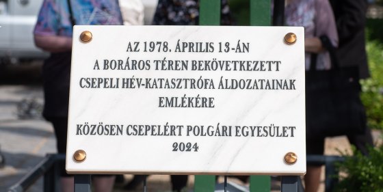 Emléktáblát avattak a csepeli HÉV-katasztrófa áldozatainak tiszteletére