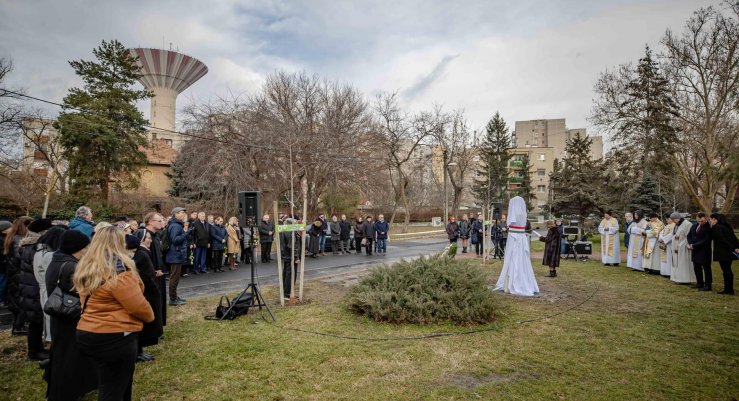 Szobrot és parkot avattak Prokop Péter tiszteletére Csepelen (Fotó: csepel.hu) 472519164_1136410748046768_5053711771224287475_n (1).jpg