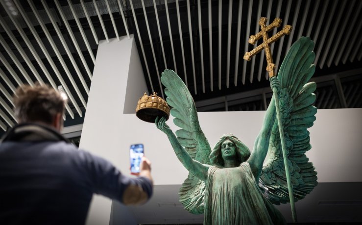Nyitókép: A Hősök tere Gábriel arkangyal szobrának másolatát kiálították a Városliget Látogatóközpontban (Fotó: ligetbudapest.hu) copyright_LIGET-BUDAPEST_Mohai-Balázs_mb_0277_jav (1).jpg
