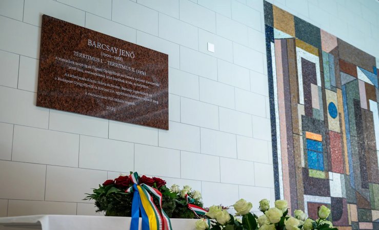 Emléktáblát avattak a 125 éve született Barcsay Jenő tiszteletére a csillaghegyi fürdőben (Fotó: obuda.hu) Barcsay-emlektabla_avato_20250321_web_48-jpg.jpg