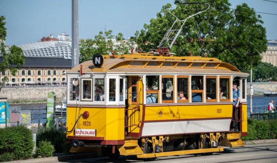 Az N2-es nosztalgiavillamos a Közvágóhíd és a Jászai Mari tér között közlekedik (Fotó: Budapesti Közlekedési Központ) thumb_6954_default_big.jpg