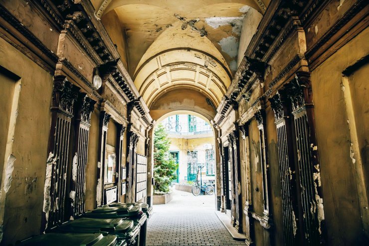 A Népszínház utca 42-44. számú ház belső udvara (Fotó: Budapest100) Nepszinház_utca_42_44_Budapest100_MajorKata_ (1).jpg