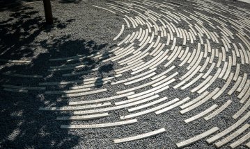 Emlékhelyet avattak Törőcsik Mari tiszteletére a Feneketlen-tónál (Fotó: ujbuda.hu) 509329676_1166614025496973_3972039656044094607_n (1).jpg