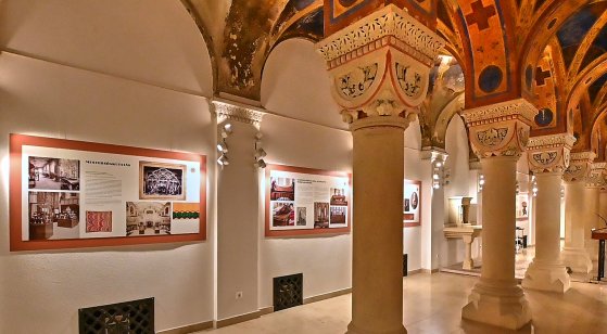 Thék Endre életművéről nyílt tablókiállítás a Bakáts téri templomban (Fotó: Iparművészeti Múzeum) _SHA5666_2048 (1).jpg