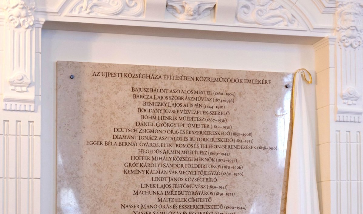 Emléktáblát avattak újpesti Városháza fennállásának 125. évfordulóján (Fotó: Újpesti Önkormányzat) 538618773_1625153868838806_5018466045638400978_n (1).jpg