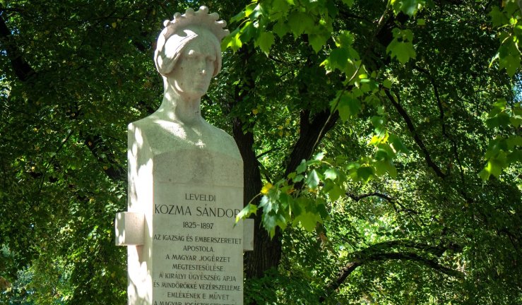 Kozma Sándor síremléke a Fiumei úti sírkertben (Fotó: NÖRI) 541435101_1200303235472058_1516222276903179652_n (1).jpg