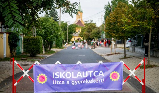 Szeptemberben indul az iskolautca próbaidőszaka a XVII. kerületi Gregor József Általános Iskolánál (Fotó: BKK) iskolautca1.jpg