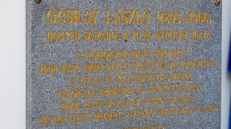 Emléktáblát avattak Ocskay László honvéd századosnak a zuglói zsinagóga falán (Fotó: NÖRI) 546409832_1208202331348815_7524974053165622484_n (1).jpg