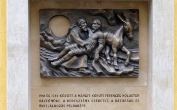 Emléktáblát avattak P. Kriszten Rafael ferences vértanú tiszteletére (Fotó: orszagutiferencesek.hu) 548207915_1362153348716019_8717953545980180471_n (1).jpg