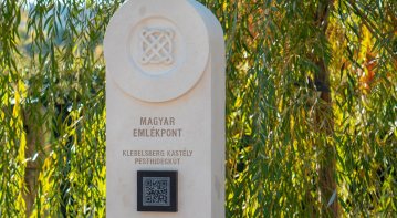 Klebelsberg Kunó kastélya lett az első, sztélével megjelölt magyar emlékpont (Fotó: NÖRI) 568518789_1242176267951421_2066355407952364463_n (1).jpg