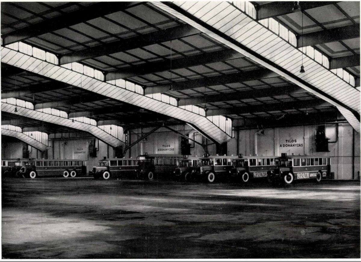 A csarnok a különleges felülvil BME_MagyarEpitomuveszet_1.jpg