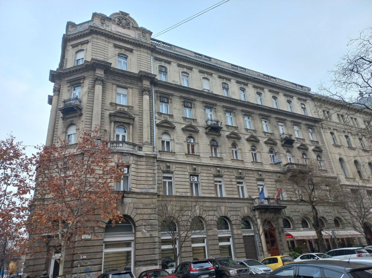 Az épület Zoltán utcai homlokzata napjainkban (Fotó: Dobó Dávid/pestbuda.hu) 06 zoltán felől.jpg