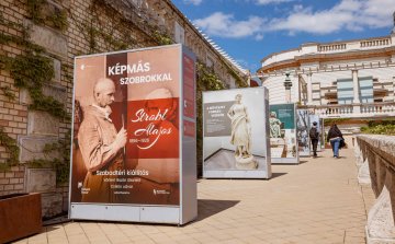 Képmás szobrokkal kiállítás installációk a Várkert Bazárban 3 Forrás_ Várkapitányság (1).jpg