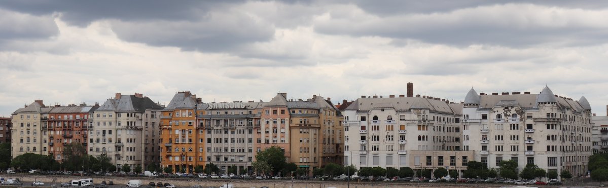 Az úgynevezett Palatinus-házak a Margit-hídtól északra, a Margit-szigettel szembeni pesti Duna-parton (Fotó: Dubniczky Zsolt/pestbuda.hu) IMG_8060.JPG