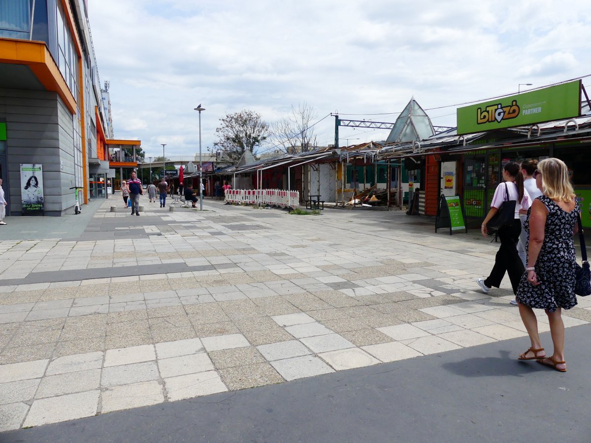 Örs vezér tér pavilon bontása bontás.JPG