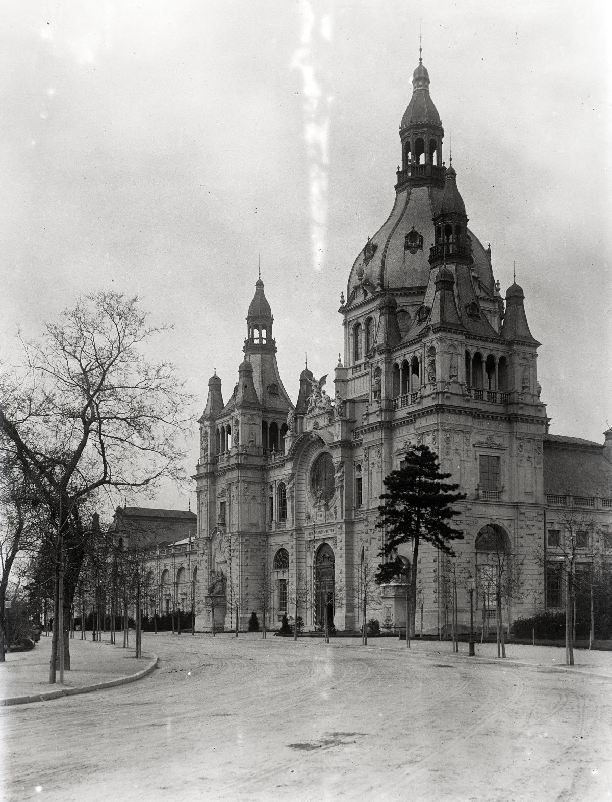 A Közlekedési Múzeum 1900-ban Közlekedési Múzeum_1900_fortepan_204258.jpg