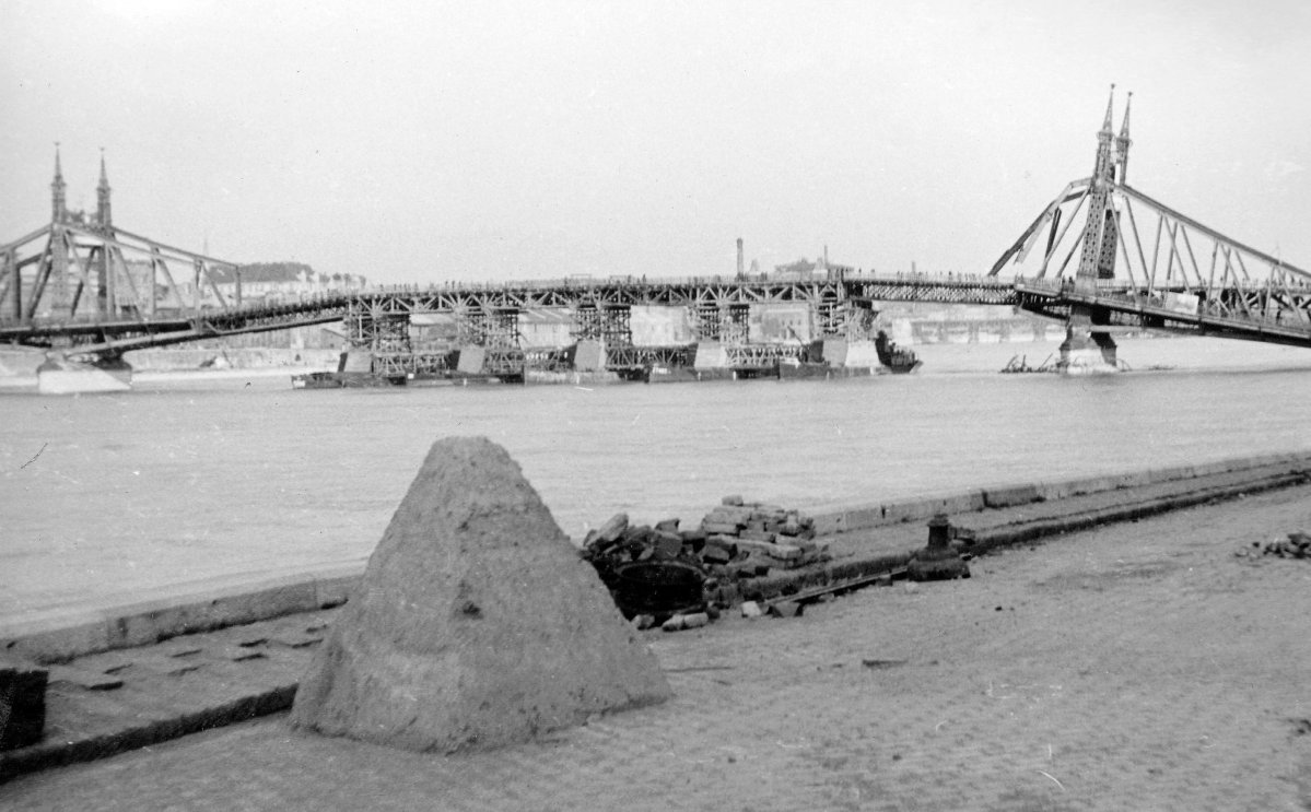 Az ideiglenes szerkezet (Fotó: Fortepan/ Military Museum of Southern New England) fortepan_30887.jpg