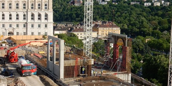 158932_epul_a_lovarda_budai_varban.jpg 158932_epul_a_lovarda_budai_varban.jpg