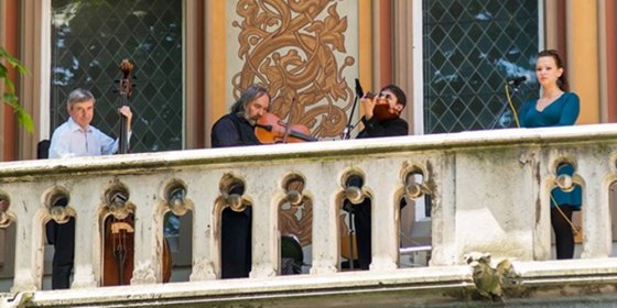 159084_zenelo_budapest.jpg