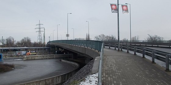 166916_1024px-sibrik_miklos_overpass_bridge_west_side_from_south__2018_kispest-crop.jpg